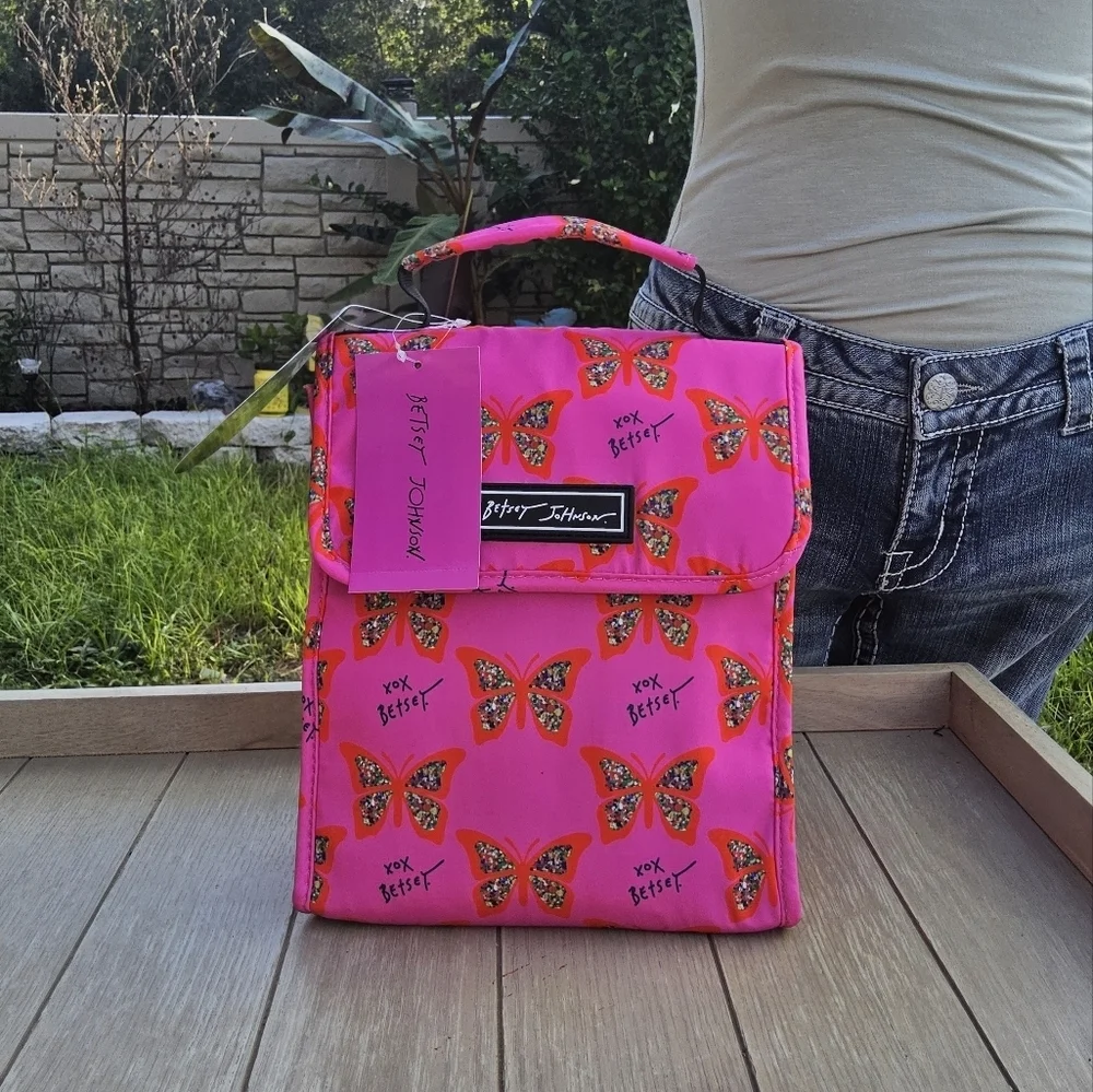BETSEY JOHNSON PINK W/BUTTERFLIES BETSEY JOHNSON FLAP TOP INSULATED LUNCH TOTE - Picture 4 of 4